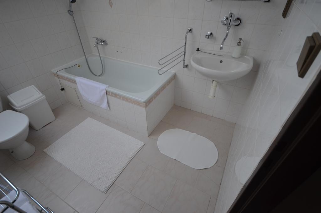 Villa Zerotin Penzion Bed & Breakfast Велке Лосины Экстерьер фото