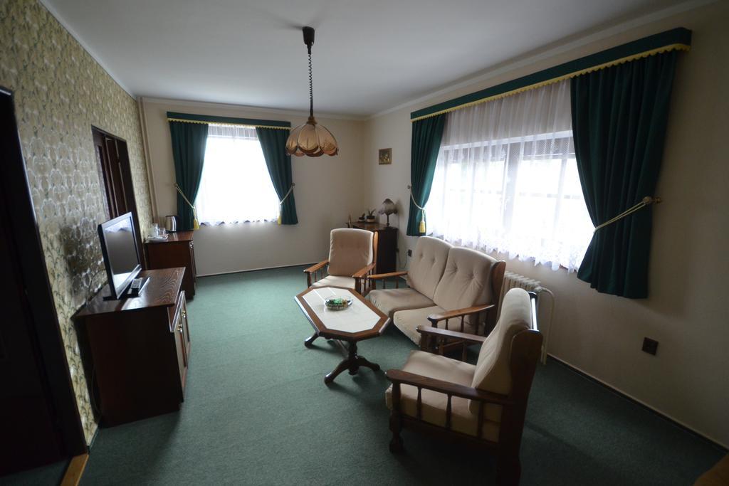 Villa Zerotin Penzion Bed & Breakfast Велке Лосины Экстерьер фото