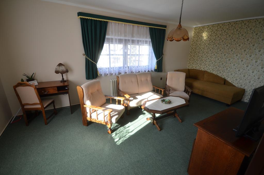 Villa Zerotin Penzion Bed & Breakfast Велке Лосины Экстерьер фото